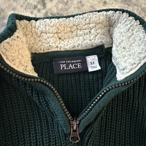 The Children’s Place: boys green sweater - 5T - Picture 3 of 4